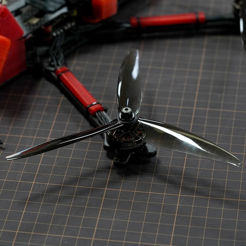 13399 9 propellers foxeer new cyclone t7057 3 blade crystal black